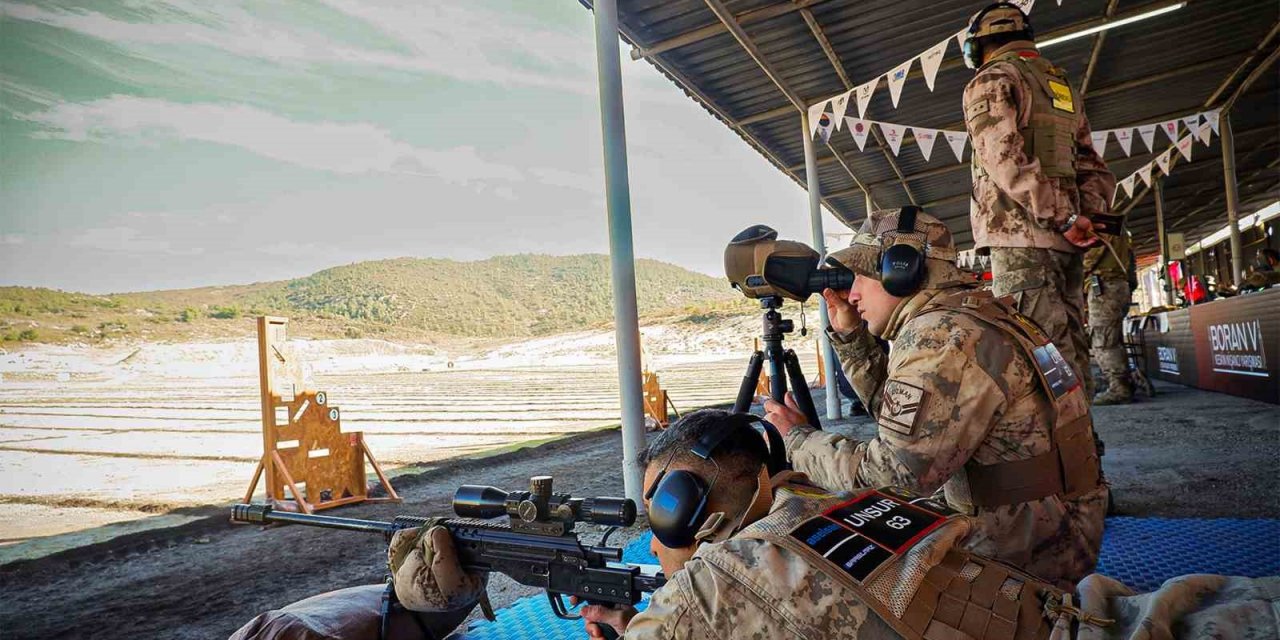 Jandarmanın keskin nişancıları 200 metreden hedefleri anahtar deliğinden vurdu