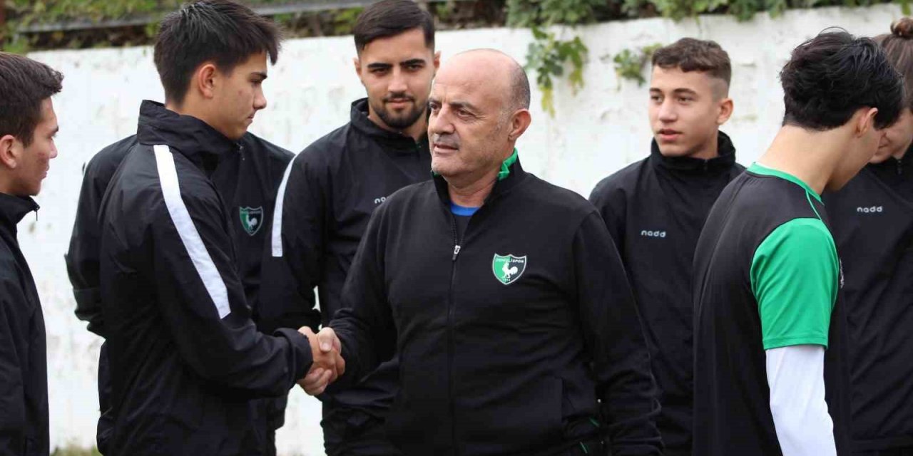 Denizlispor yeni direktörüyle ilk antrenmanını yaptı