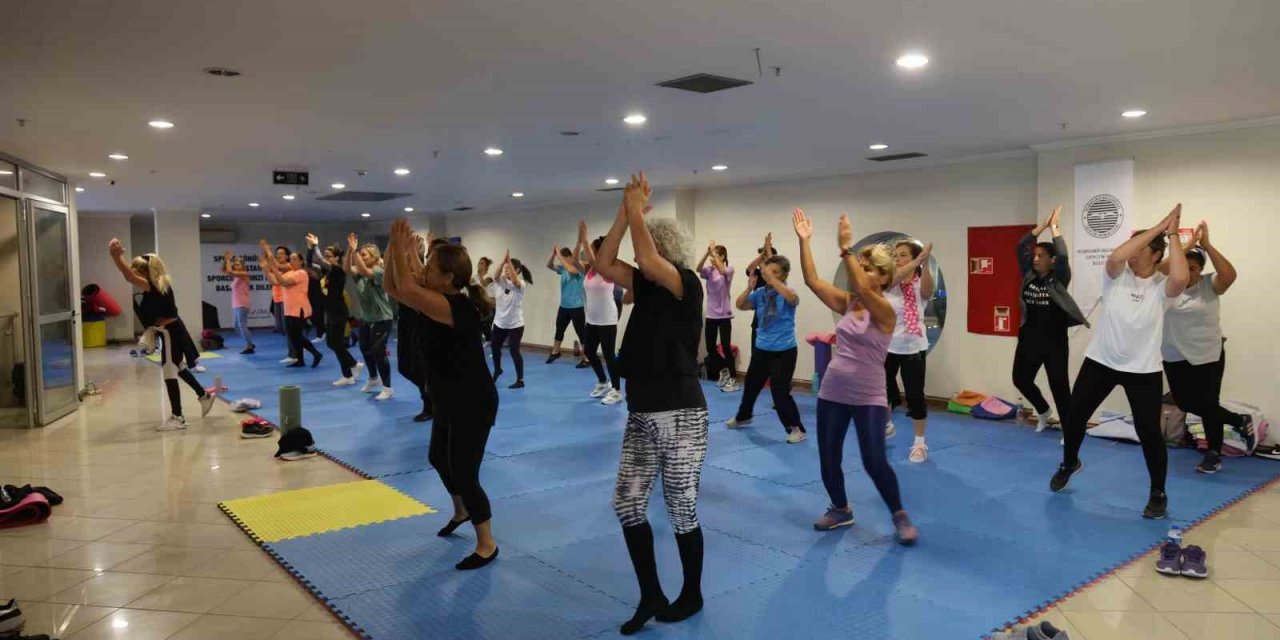 Marmarisli kadınlar güne sporla başlıyor