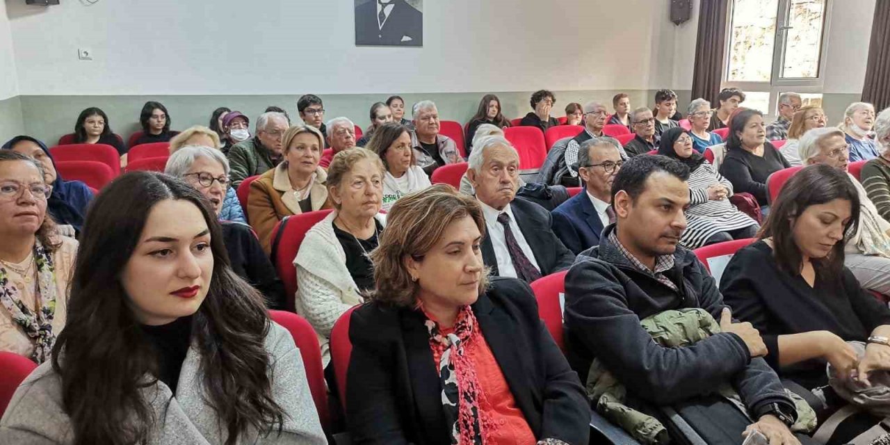 İzmir’de 60 yaş üstü öğrenciler için ders zili çaldı