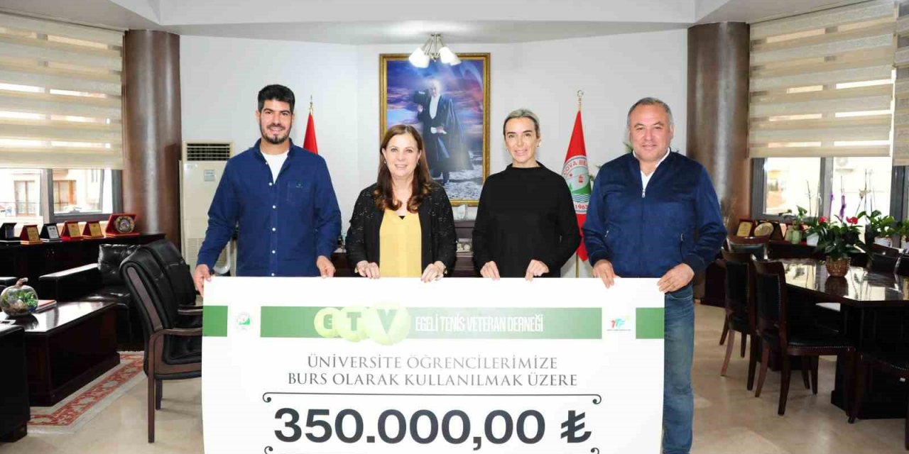 Tenis turnuvasının geliri Balçovalı öğrencilere burs oldu