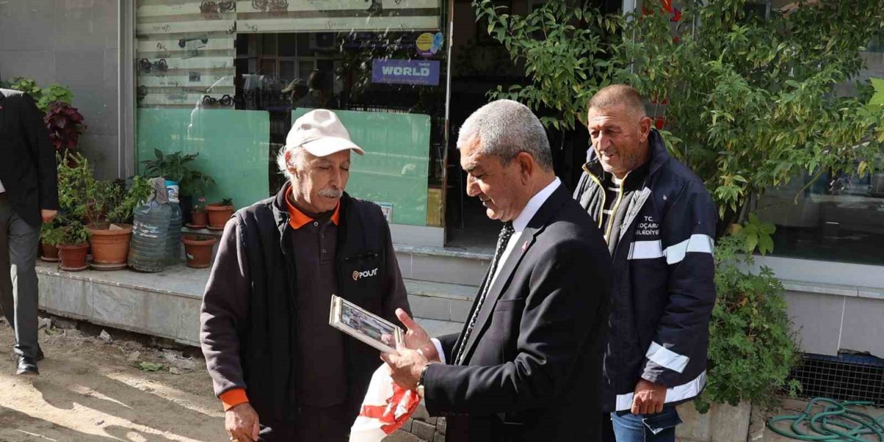 Başkan Kaplan’ı duygulandıran sürpriz hediye