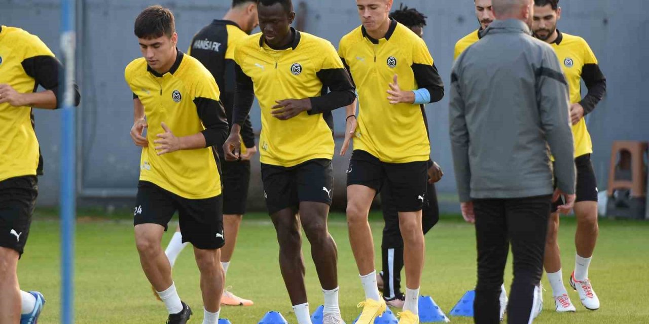 Manisa FK Eyüpspor hazırlıklarına devam ediyor