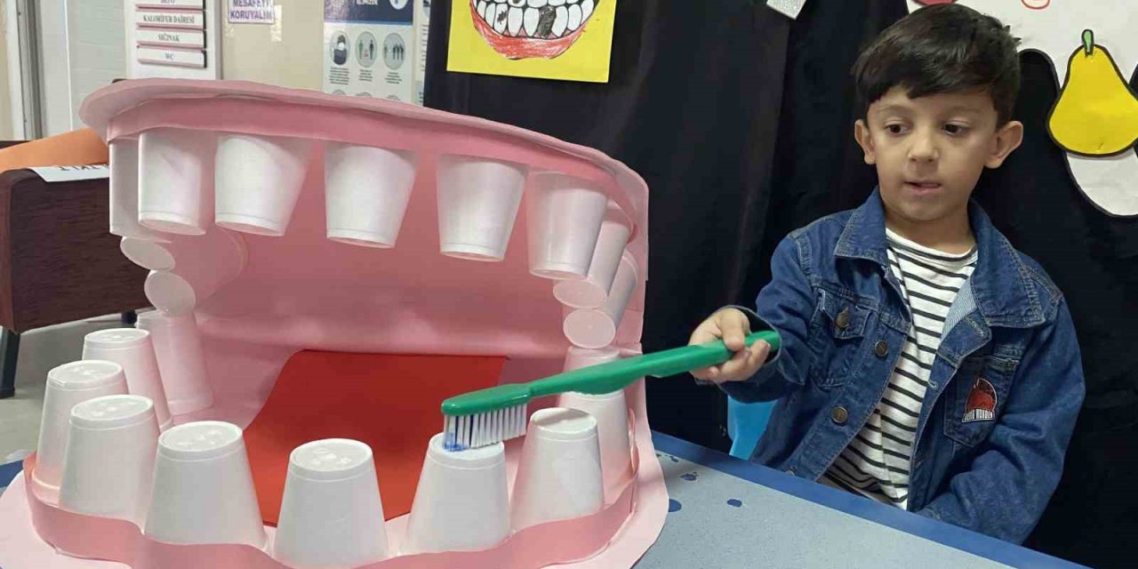 Minik öğrencilere ağız ve diş sağlığı eğitimi verildi