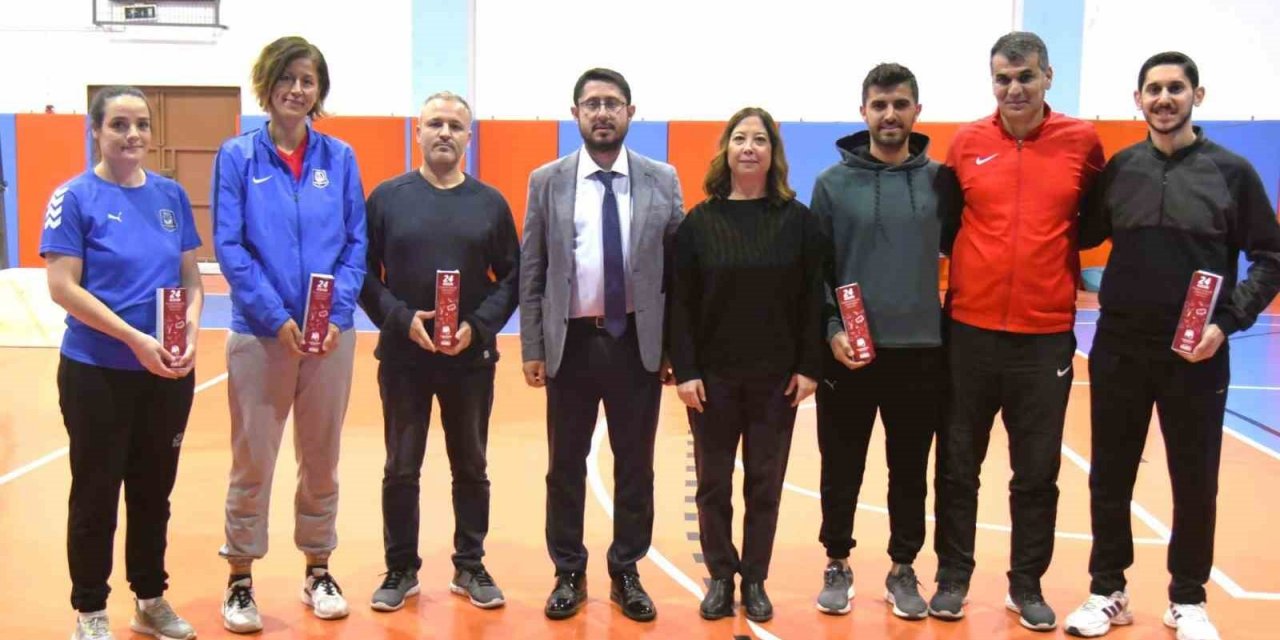 Yunusemre Belediyespor’dan antrenörlere Öğretmenler Günü kutlaması