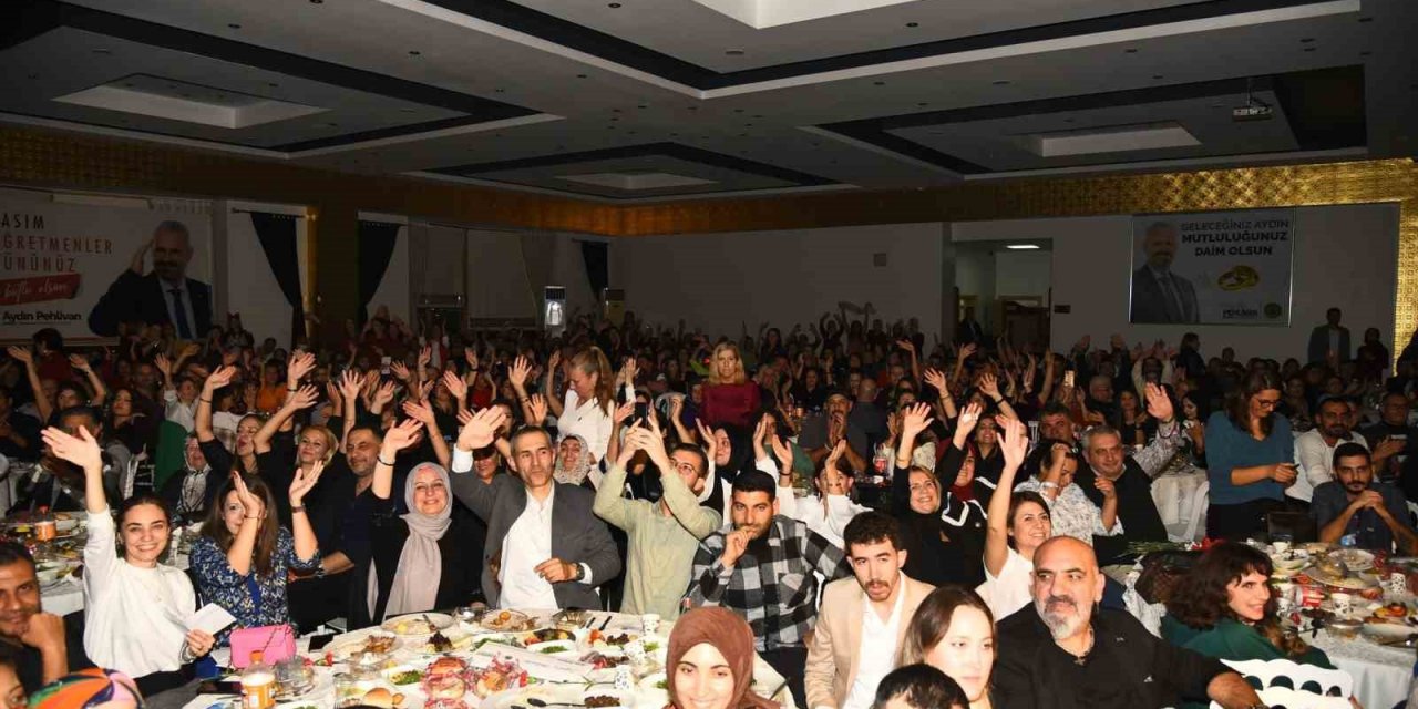 Menemen’de Öğretmenler Günü için unutulmaz gece