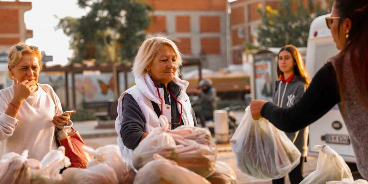 Didim Belediyesi, yetiştirdiği ürünleri ücretsiz dağıtıyor