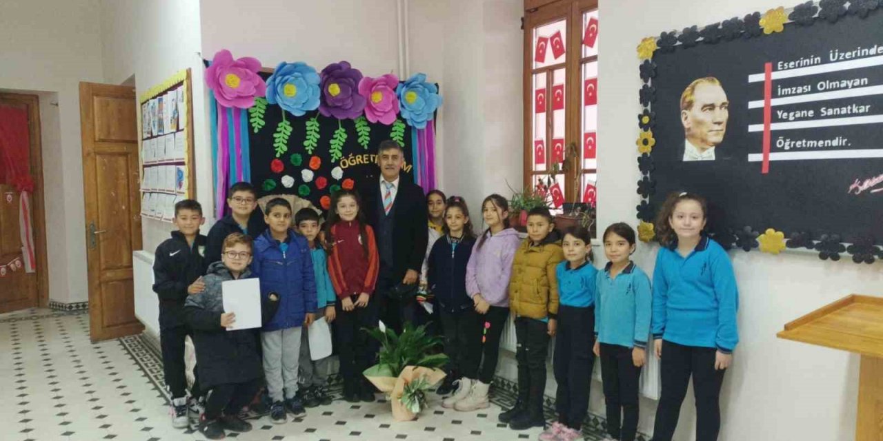 Muğla’da 35 yıllık öğretmene sürpriz karşılama