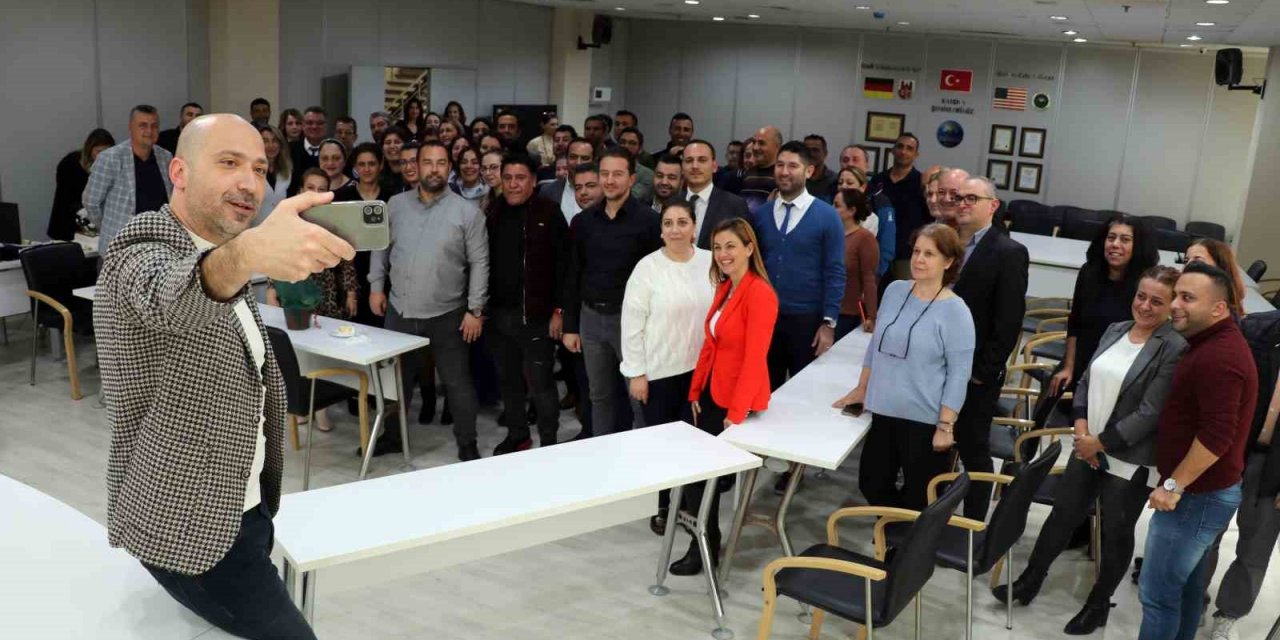 Başkan Arıkan’a belediye personelinden sürpriz doğum günü