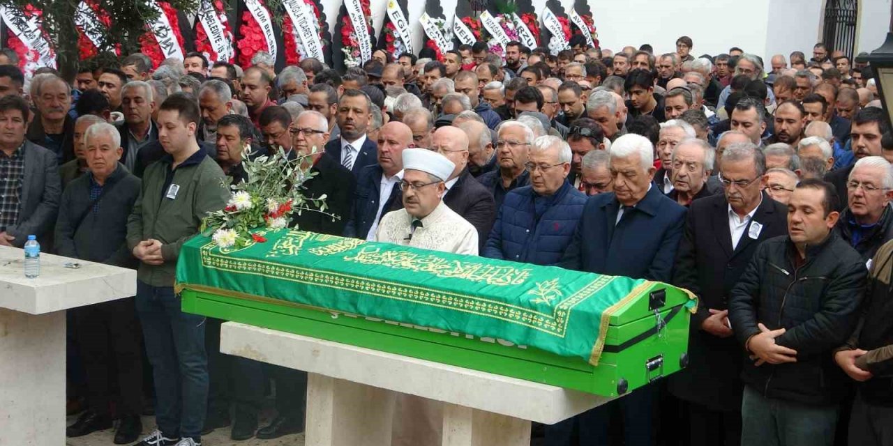 Denizli’deki kazada hayatını kaybeden tur rehberi son yolculuğuna uğurlandı
