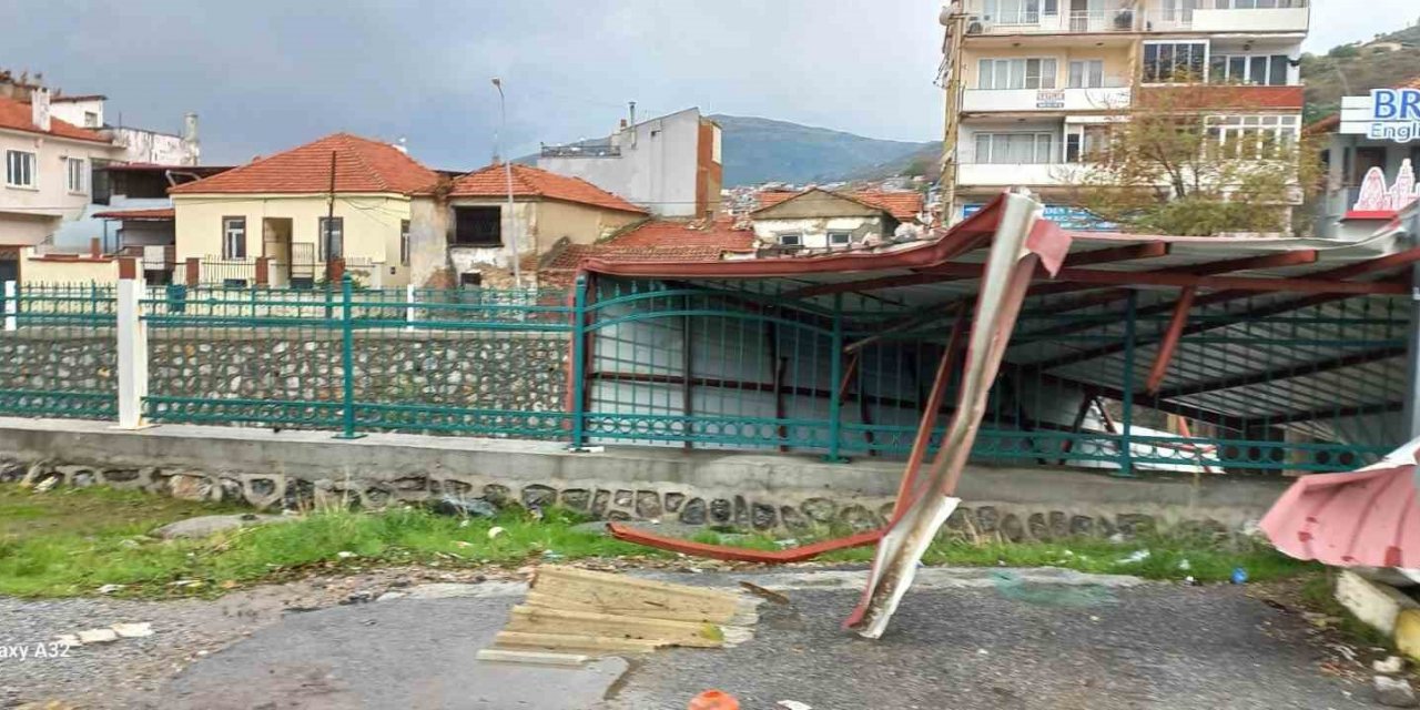 Söke’de sağanak yağış ve kuvvetli rüzgar etkili oldu