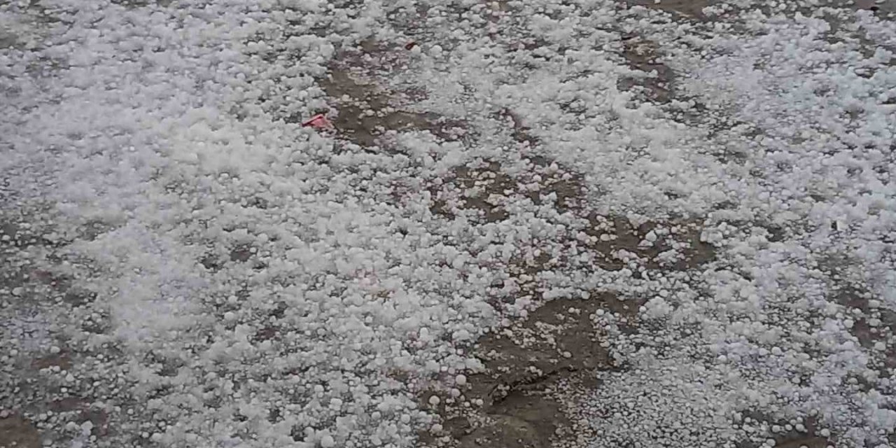 Köşk’te misket büyüklüğünde dolu yağdı