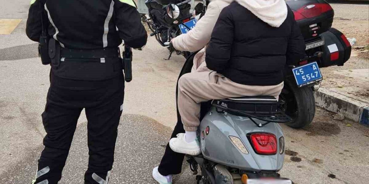Manisa’da kurallara uymayan motosiklet sürücülerine ceza yağdı