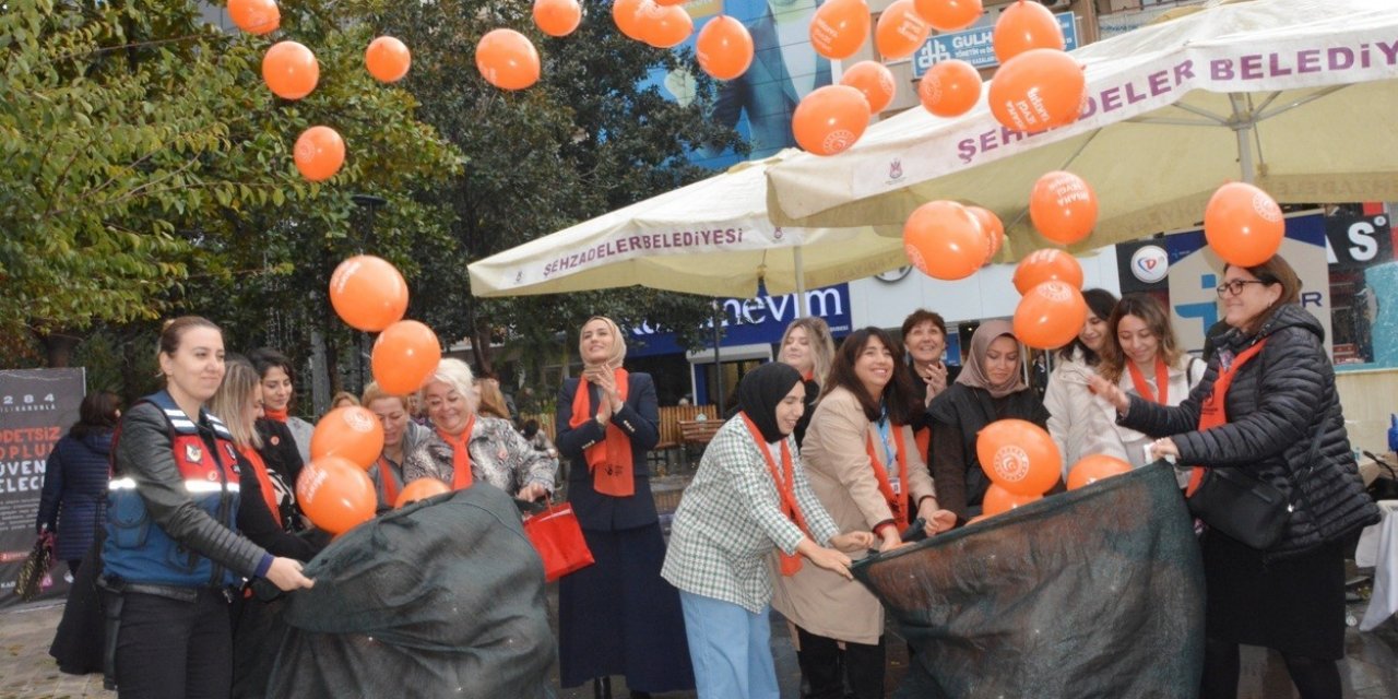 Kadına şiddete dikkat çekmek için yüzlerce balon gökyüzüne bırakıldı