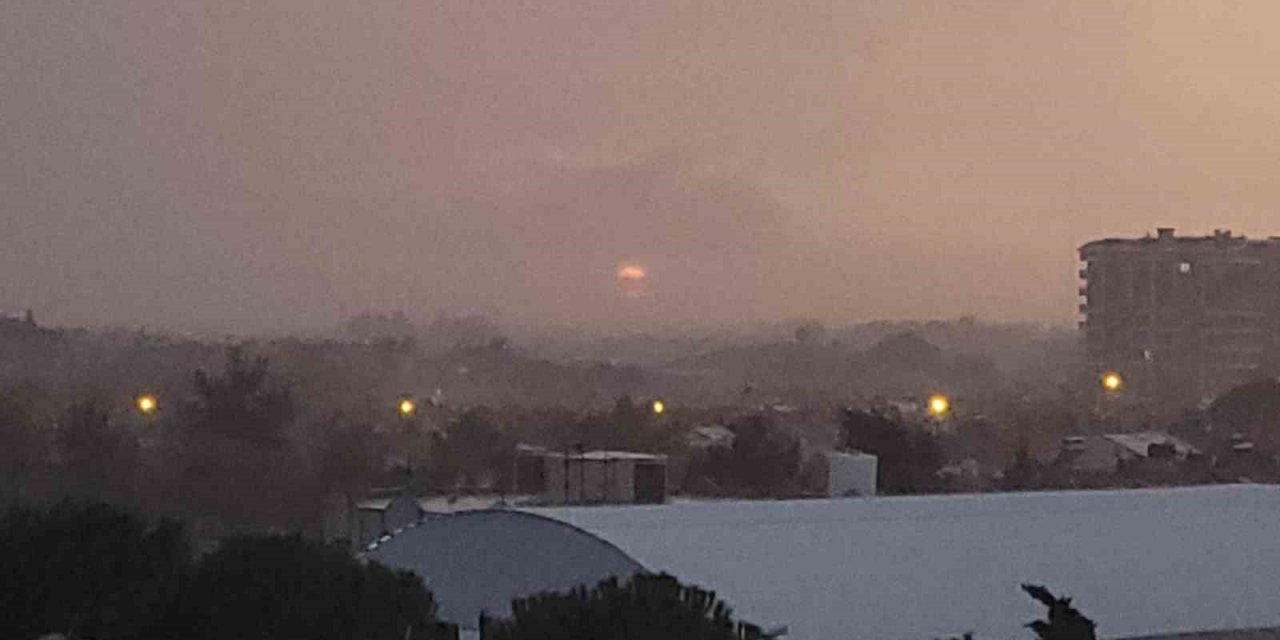 Aydın’da güneş, yıldırımlar ve sağanak arasında battı