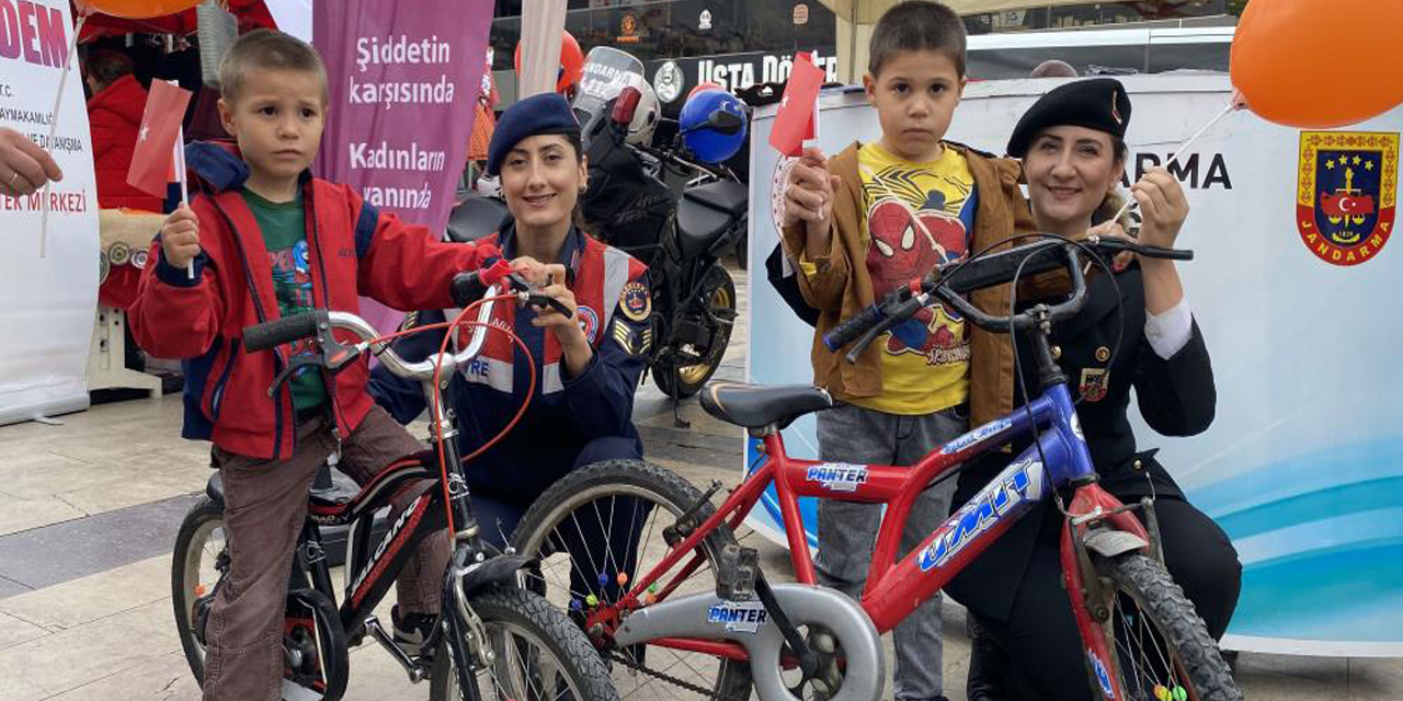 Jandarma ekipleri kadına şiddete karşı bilgilendirdi