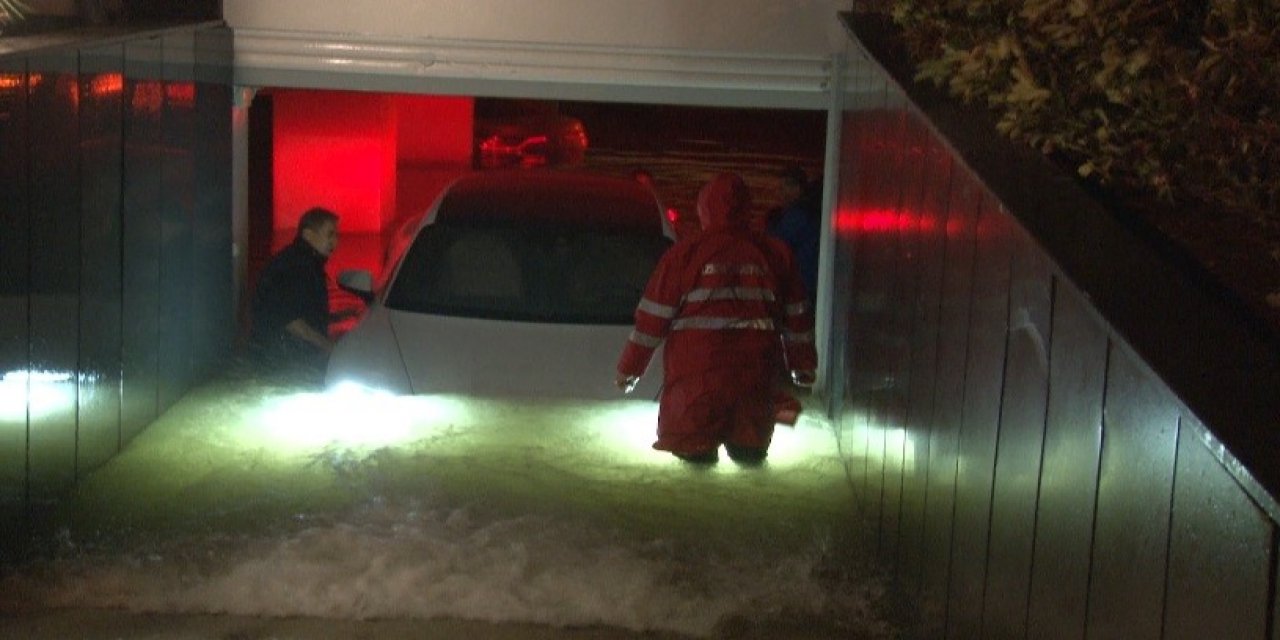 Otoparkı su bastı, lüks araçlar sular altında kaldı