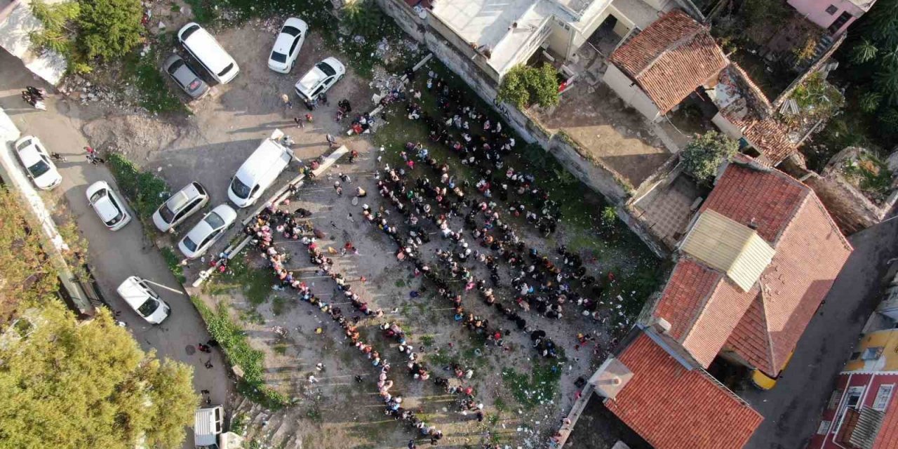 İzmir’de yılda 600 ton sebze-meyve, 150 bin ekmek israfının önüne geçiyorlar