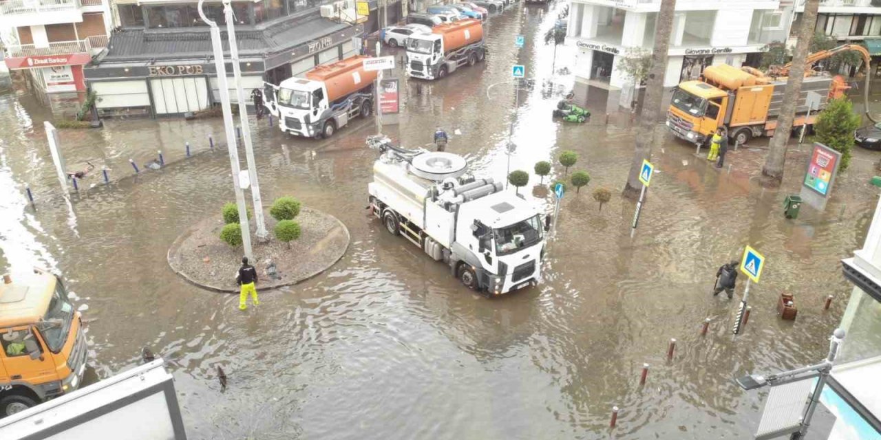 İzmir’de fırtınanın verdiği hasar gün aydınlanınca ortaya çıktı