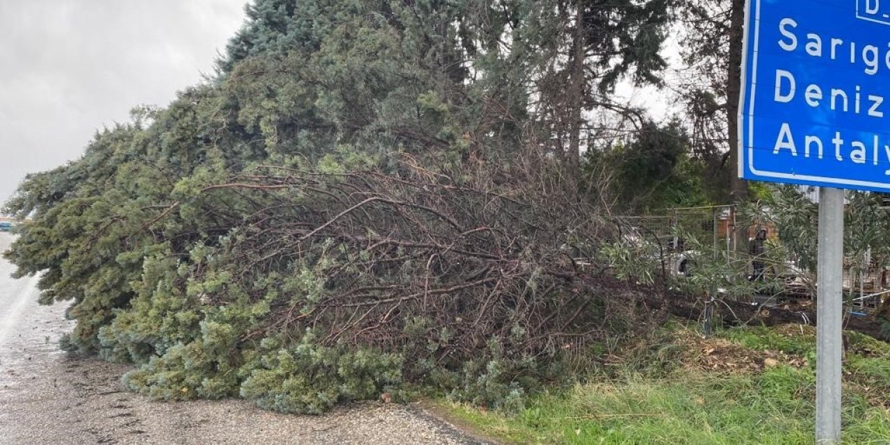 Manisa’da fırtına ve kar yağışı etkili oluyor
