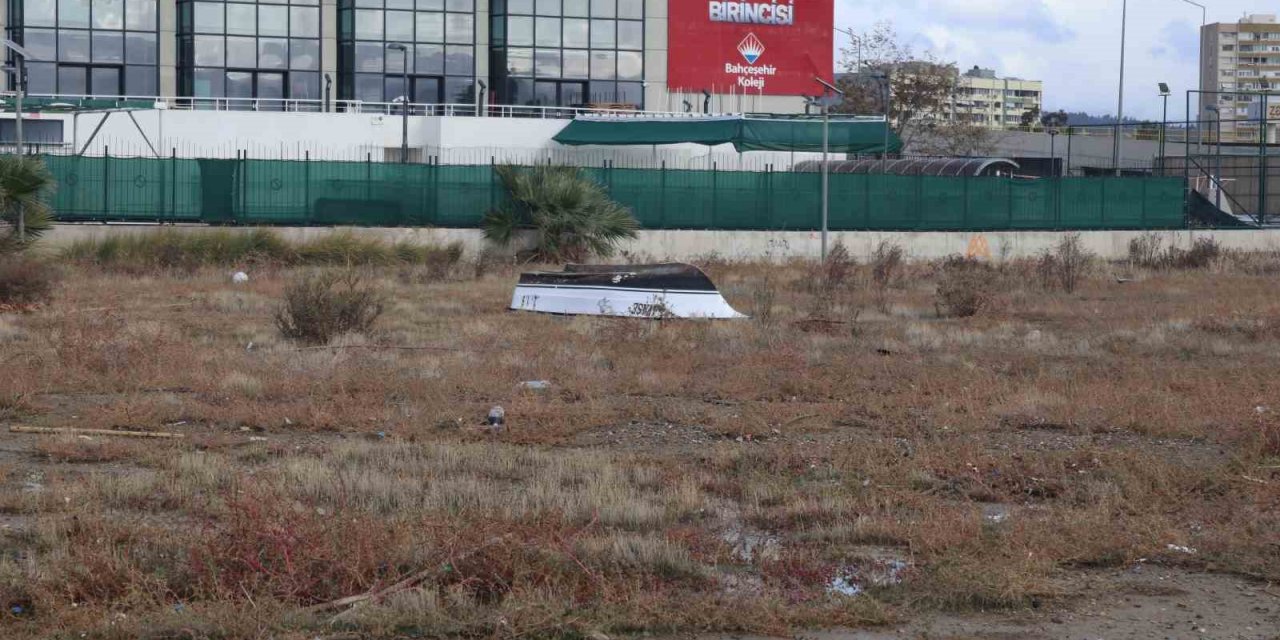 Tekneler karaya vurdu, balıkçılar dert yandı