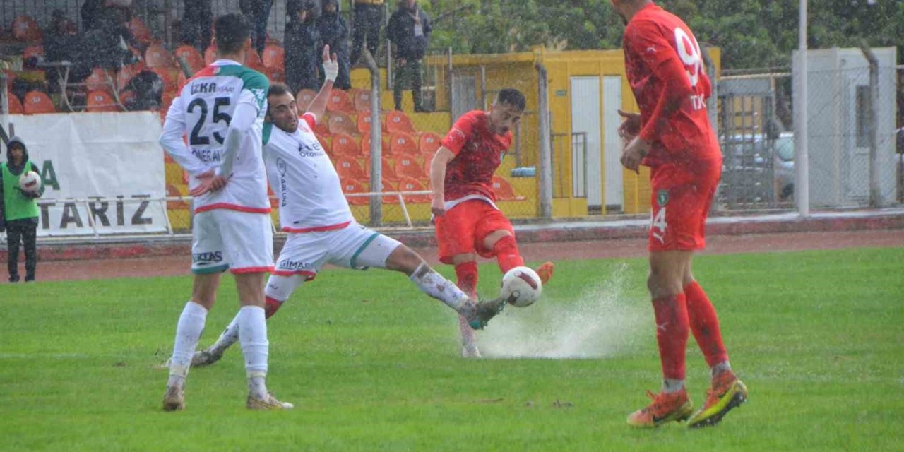 TFF 3. Lig: Efeler 09 SFK: 2 - Karşıyaka: 3