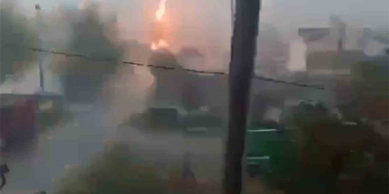 Muğla’da yıldırımın düşme anı kameraya yansıdı