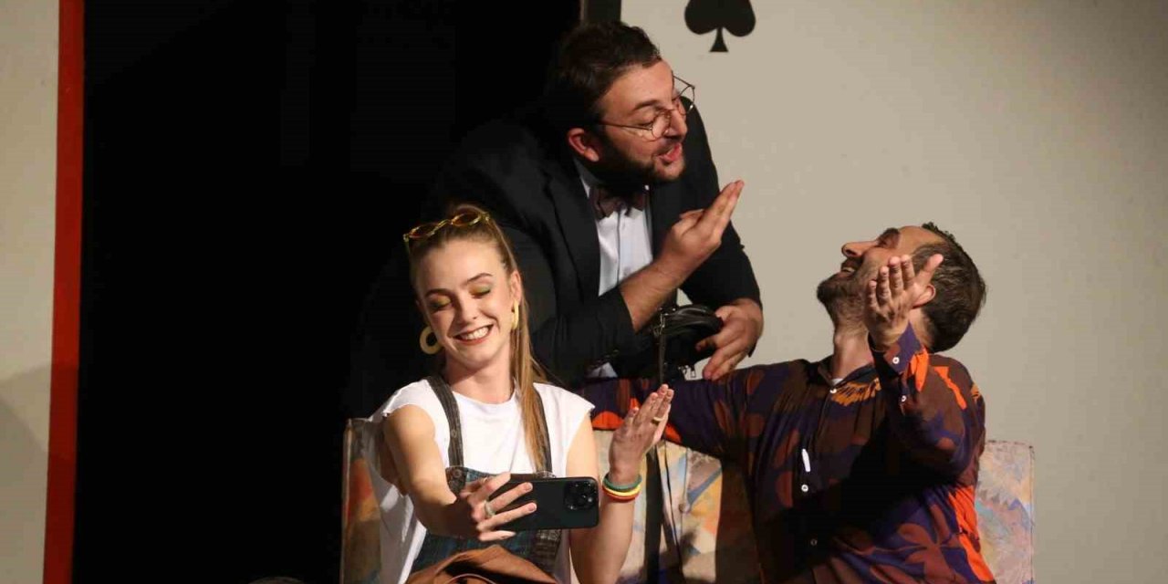 Merkezefendi Kent Tiyatrosu izleyiciyle buluşuyor