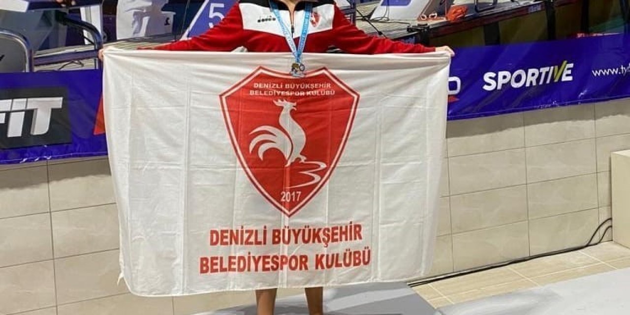 Denizlili sporcu yüzmede 3 dereceyle altınları topladı