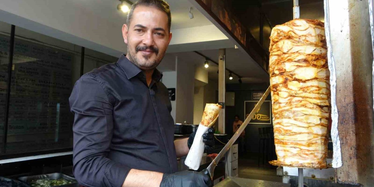 Yardımsever esnaftan bu defa ’Askıda dürüm’ kampanyası