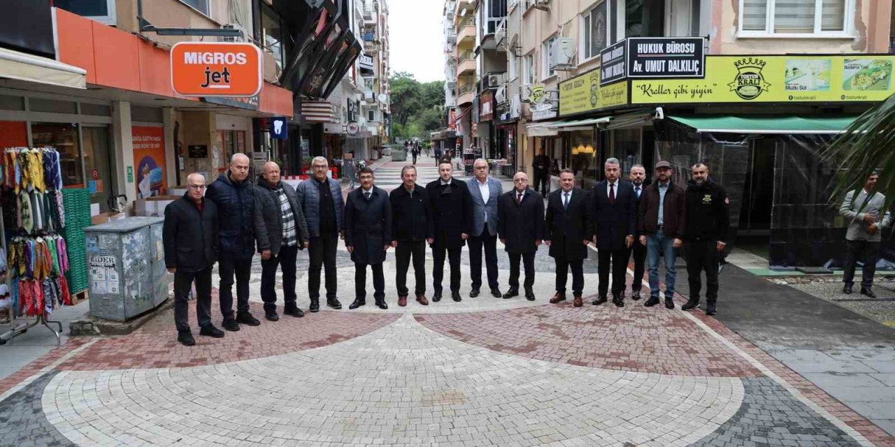 Çimentepe Caddesi esnaflarından Başkan Çelik’e hizmet teşekkürü