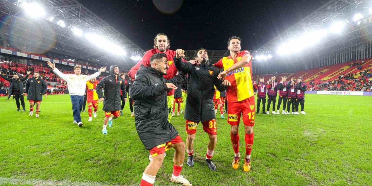 Göztepe’de Stoilov, ilk galibiyetini aldı