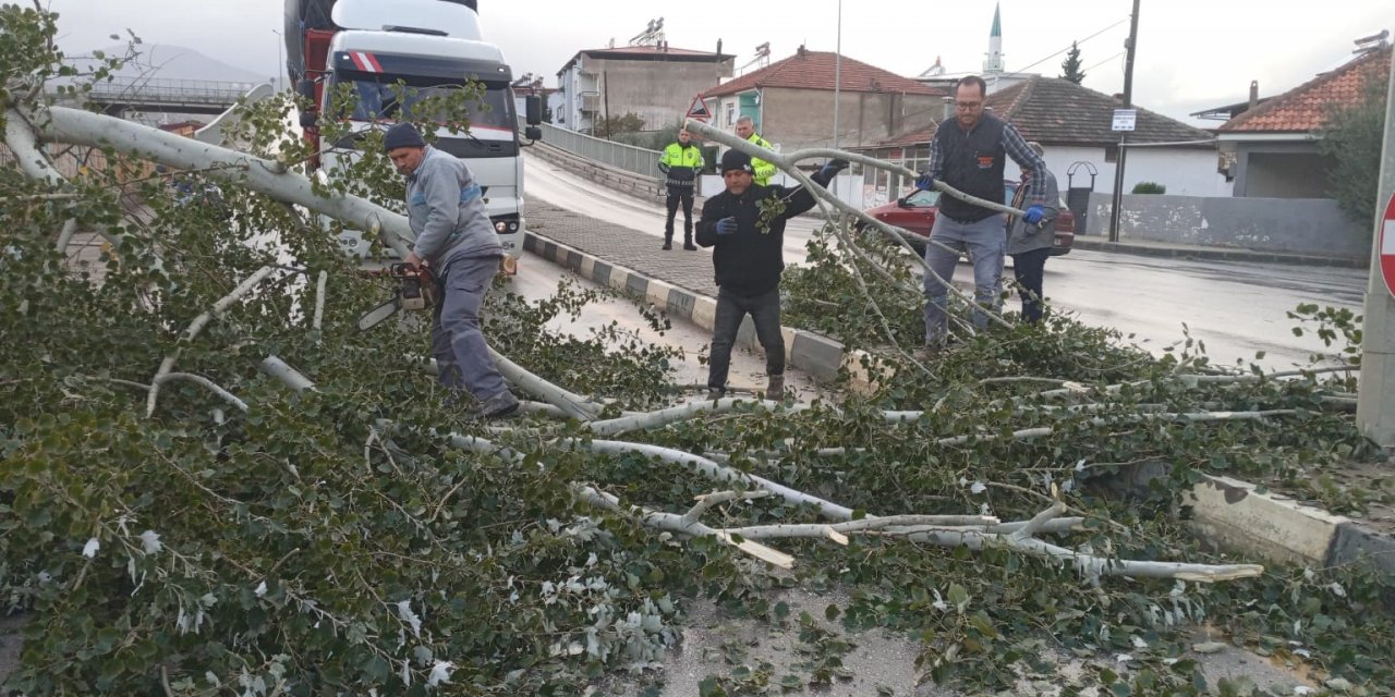 Meteorolojiden Manisa’ya kuvvetli rüzgar ve fırtına uyarısı