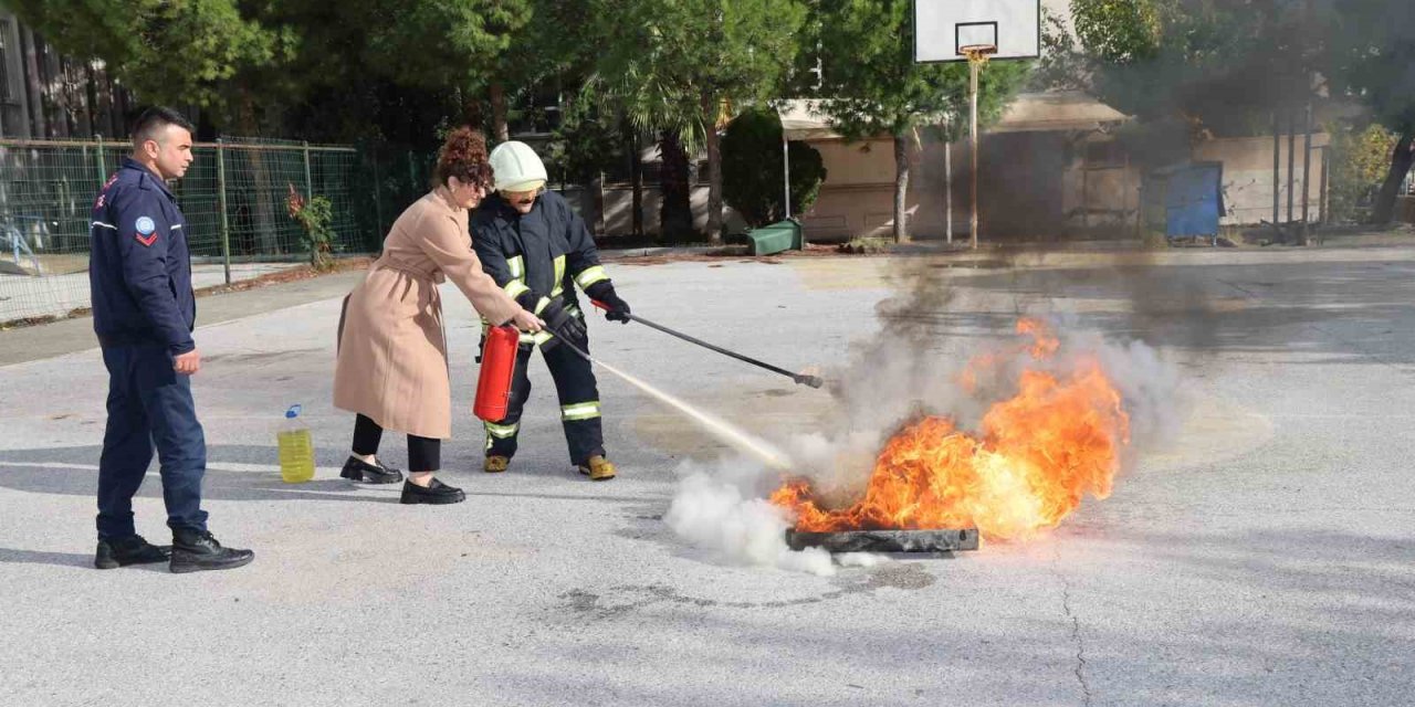 Marmaris Belediyesi personeline yangın eğitimi verildi