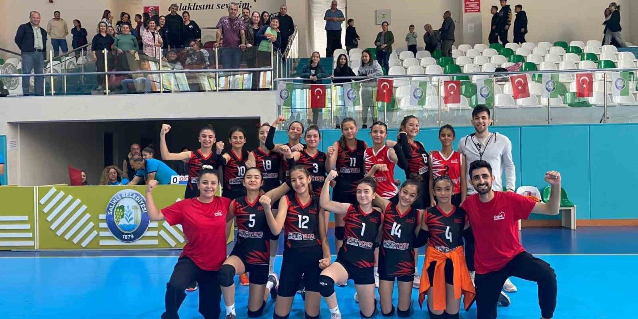 Salihli’nin minik sultanları tutulamıyor