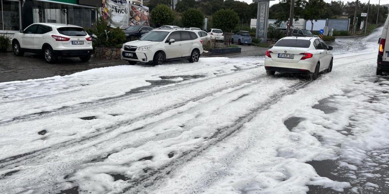 Bodrum’da yol aniden köpürdü