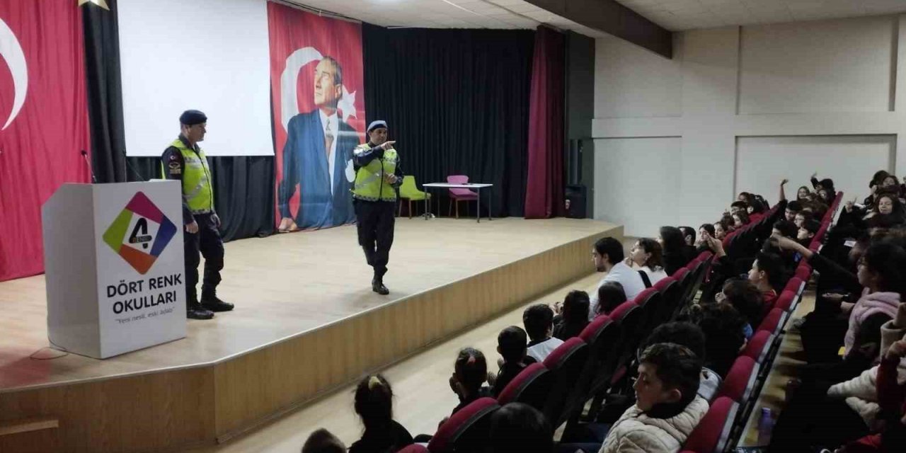 Nazilli’de öğrencilere trafik eğitimi