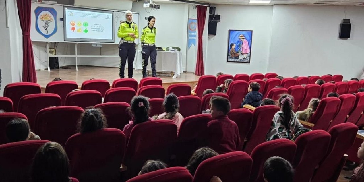 Aydın’da 100 öğrenci “trafik dedektifi” oldu