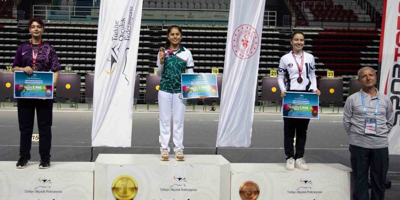 Büyükşehir kadın okçuları şampiyon oldu