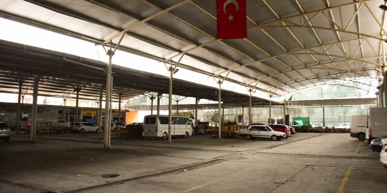 İncirliova Kapalı Pazar Yeri’nde sorun çözüldü