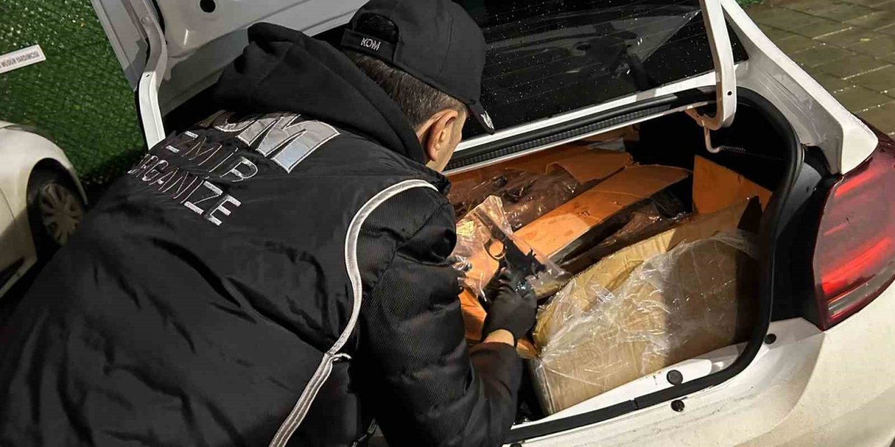 İzmir’de yasa dışı silah ticareti yapan çeteye darbe
