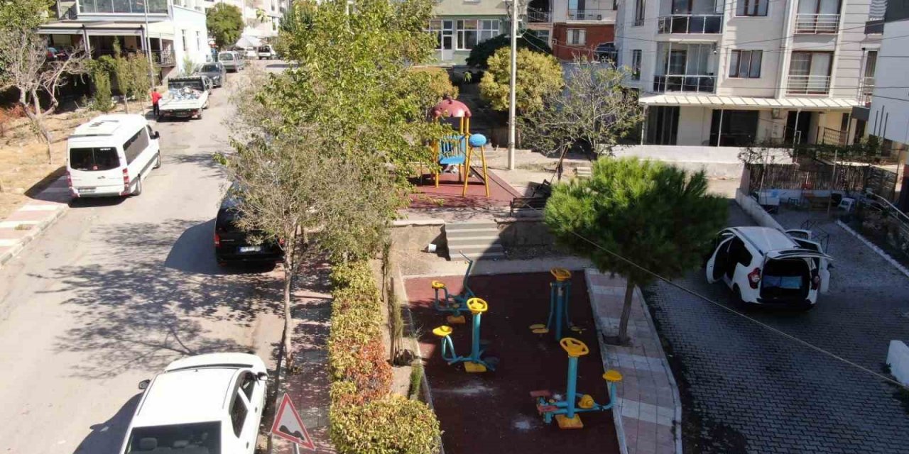 Yunusemre’den 2 parkta zemin yenileme çalışması