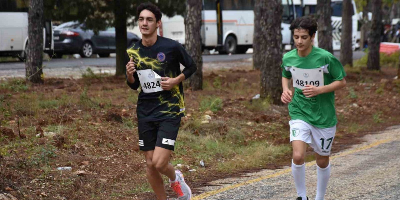 Muğla’da okul sporları kros il liderlik koşusu yarışması düzenlendi
