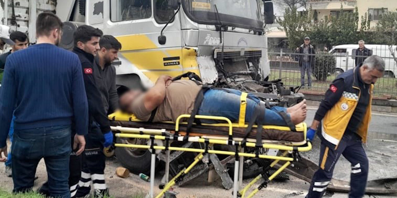 Aydın’da kamyon ve tır çarpıştı: 1 yaralı