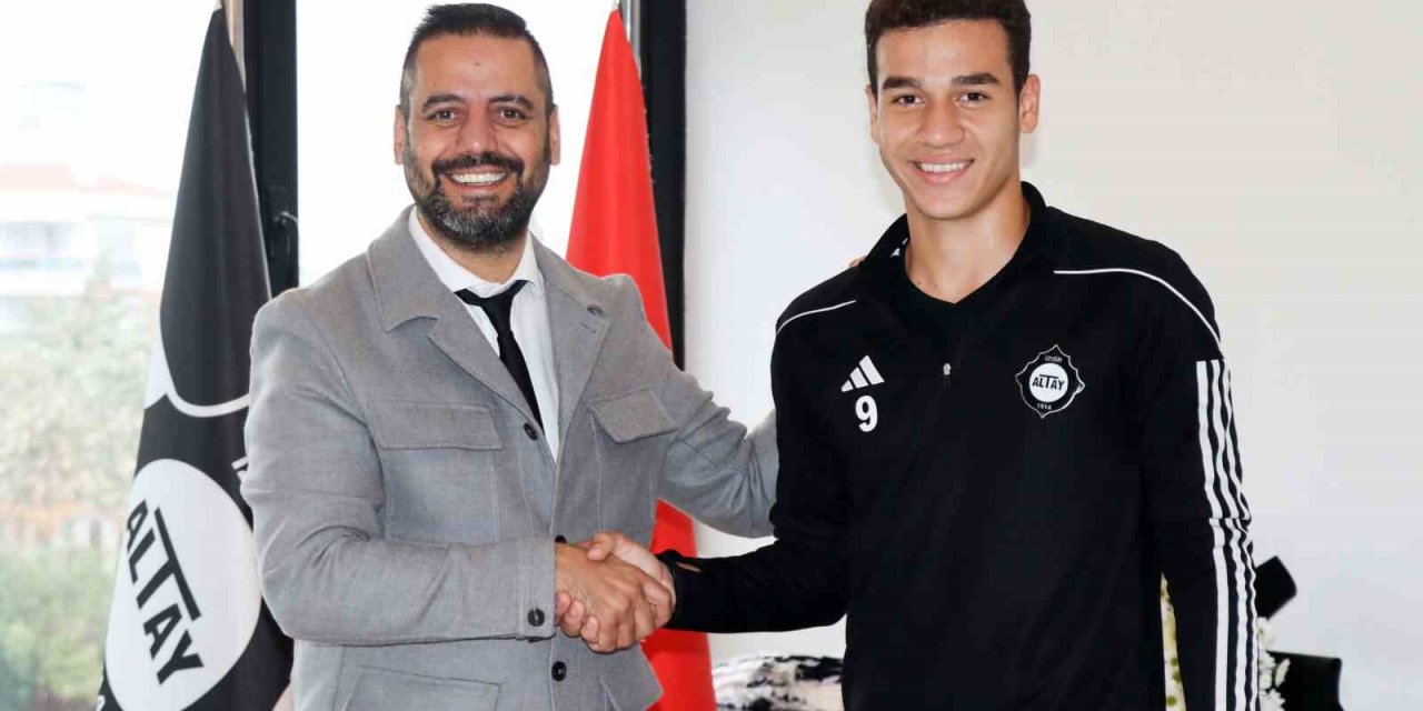 Altay, 2007 doğumlu oyuncusunu profesyonel yaptı