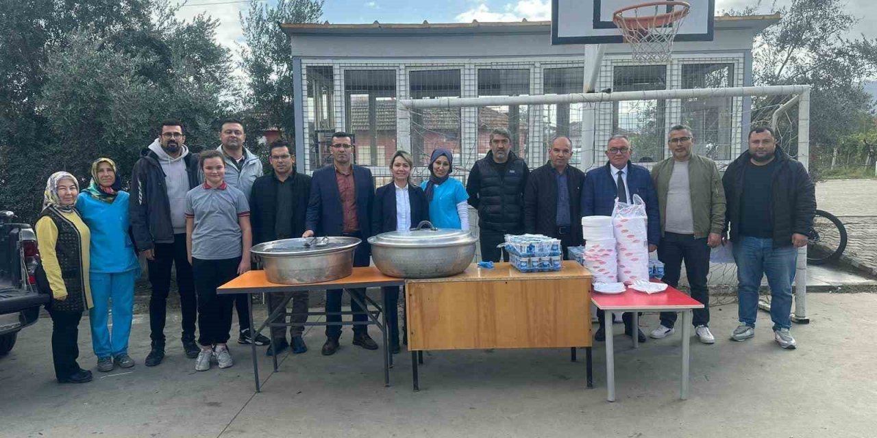Manisalı şehit, isminin verildiği okulda hayırseverler tarafından anıldı