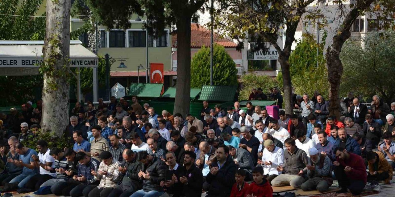 Cuma namazında Filistin için dua