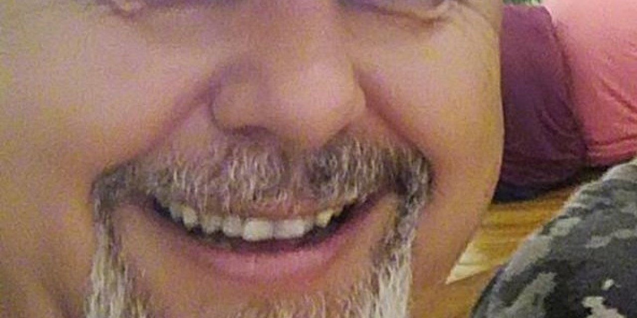 Dolmuş şoförü direksiyon başında hayatını kaybetti