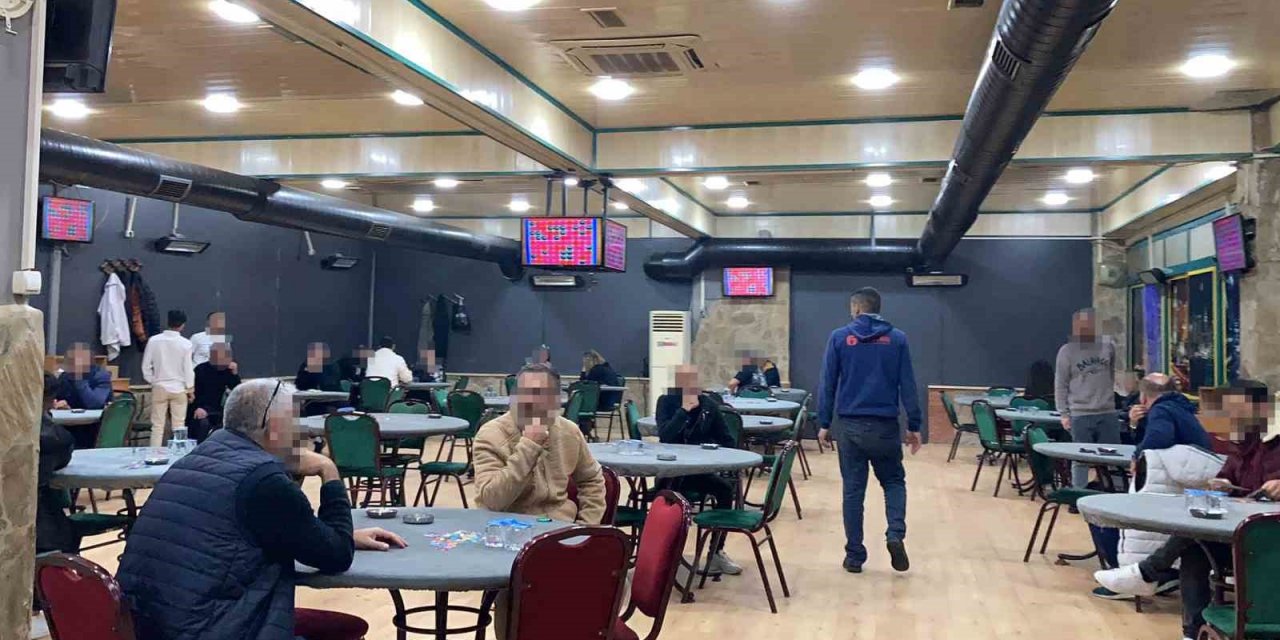 İzmir’de jandarmadan kumarbazlara şok baskın