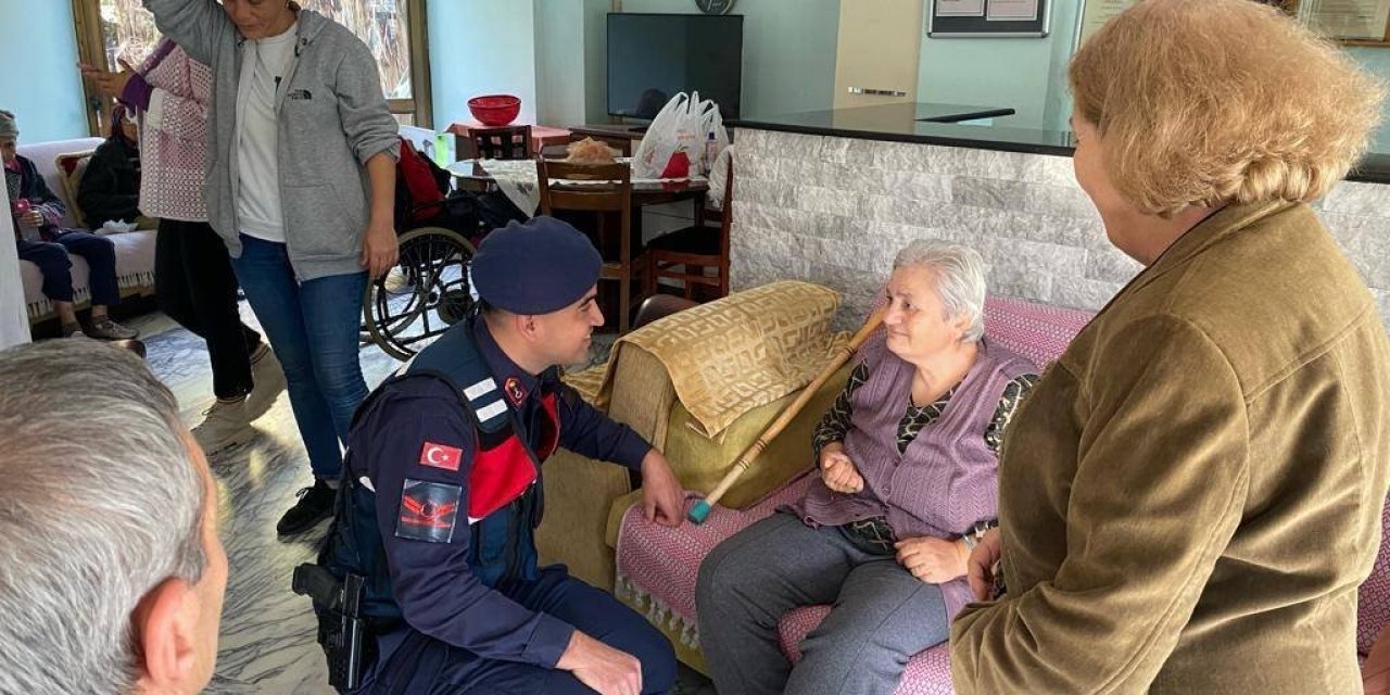 Jandarma engelli vatandaşları yalnız bırakmadı